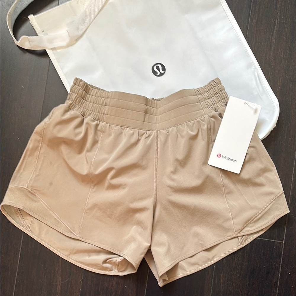 LULULEMON HOTTY HOT HR SHORTS 4” in SHEER OAK SZ 6 NWT